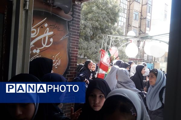 آیین بازگشایی مدارس و نواختن زنگ مهر ایثار وشهادت در دبیرستان میرزا جعفر سروقد