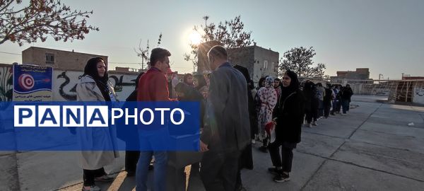 برگزاری مسابقات دارت در مدرسه زنده یاد داورپناه خانلق