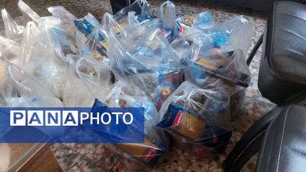 اهدای پک‌های شب یلدا به دانش‌آموزان کم برخوردار دبستان المهدی ناحیه یک کرج