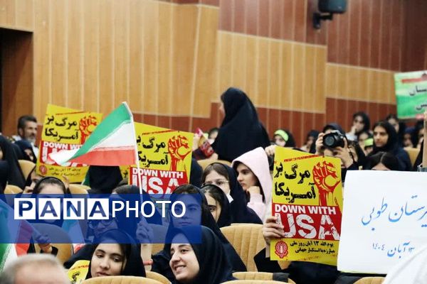 تجمع دانش‌آموزان آموزشگاه‌های شمال غرب شیراز در روز دانش‌آموز