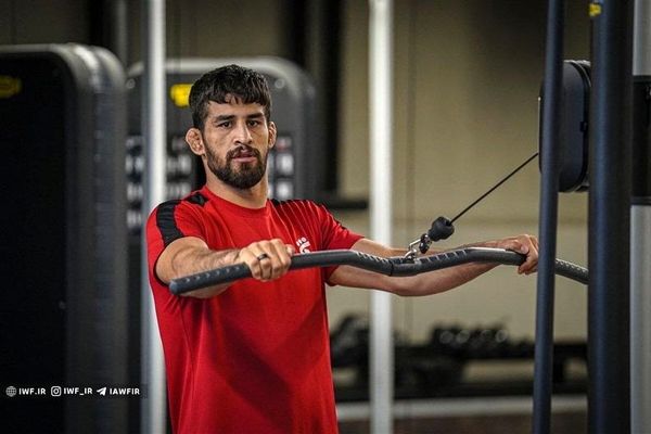  ستمگران و جنایتکاران دنیا بدانند ما ایستاده‌ایم و ایستادگی را به کوه‌ها آموخته‌ایم