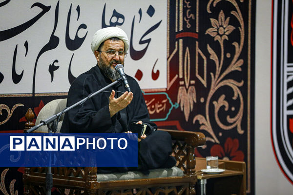 مراسم احیاء شب عاشورا در مسجد مقدس جمکران