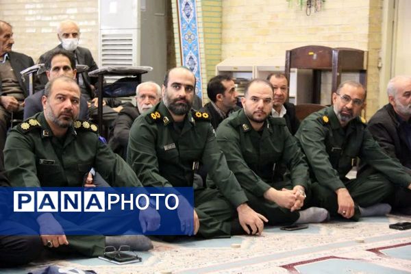 حضور پررنگ بسیجیان و اقشار مختلف مردم در نماز جمعه صفادشت