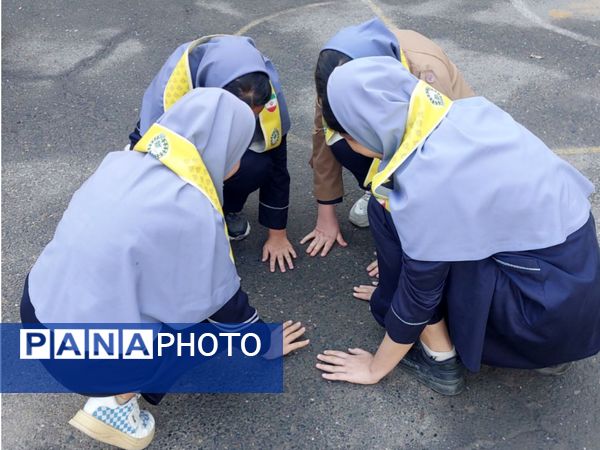 بیست و هفتمین مانور زلزله در دبیرستان دخترانه دانشور 2 