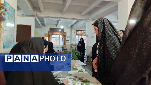مرحله دوم انتخابات ریاست‌جمهوری باحضور مردم ولایت‌مدار مشهد در هنرستان ایراندخت 