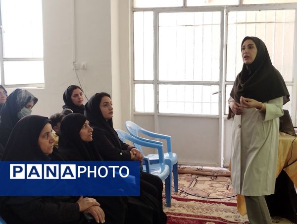 جلسه آموزش خانواده ویژه والدین پایه هفتم در کاشمر