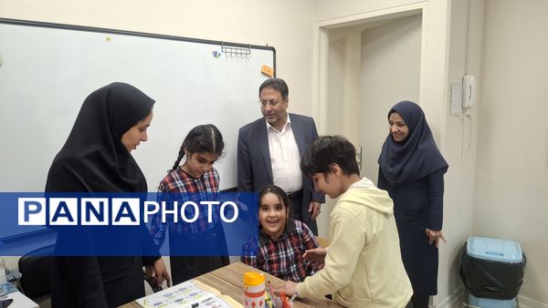 مدیر آموزش‌وپرورش منطقه ۱۴ تهران از کارکنان مدرسه اتیسم راد تقدیر کرد