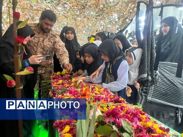 استقبال پرشور دانش‌آموزان جم از شهید گمنام در آستانه شهادت حضرت زهرا(س)