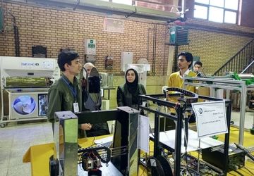 نمایش خلاقیت و توانمندی‌های فنی دانش‌آموزان هنرستان‌ در رباط‌کریم