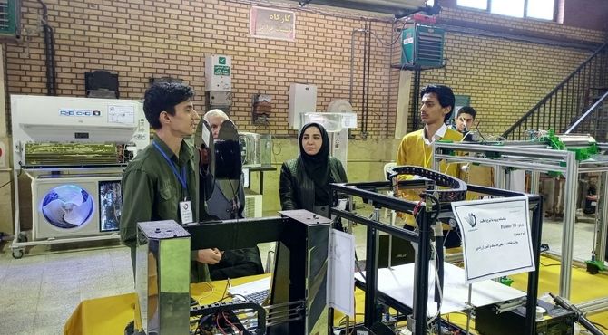 نمایش خلاقیت و توانمندی‌های فنی دانش‌آموزان هنرستان‌ در رباط‌کریم