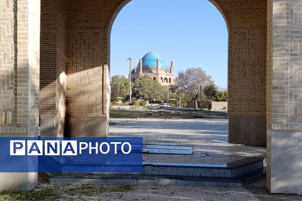 غبار روبی مزار شهدای گمنام شهرستان سلطانیه 