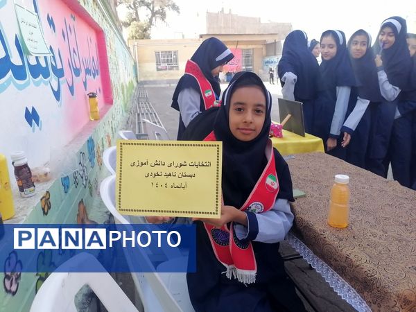 مراسم انتخابات شورای دانش آموزی در دبیرستان ناهید نخودی 