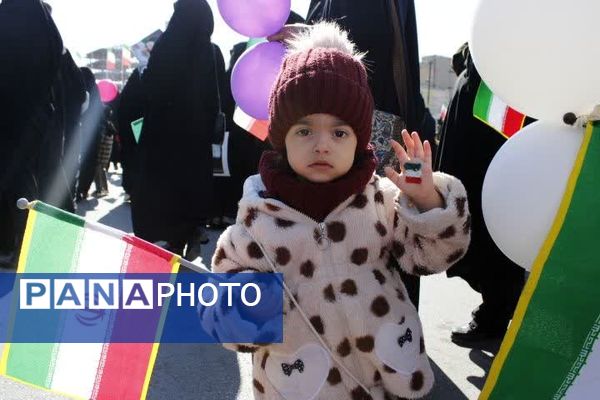 حضور پرشور دانش‌آموزان گچساران در راهپیمایی ۲۲ بهمن