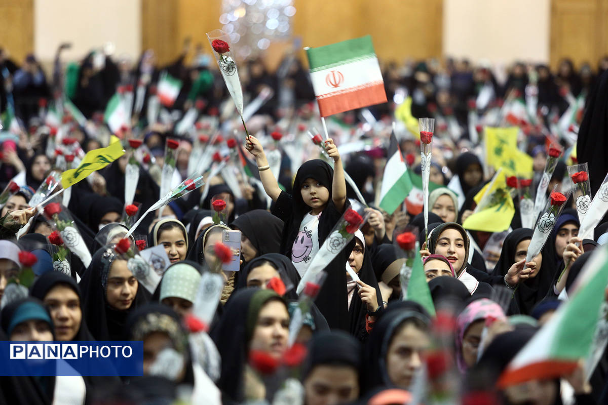 اجتماع بزرگ «عهد خواهرانه» با حضور 6 هزار دانشجوی دختر در قم