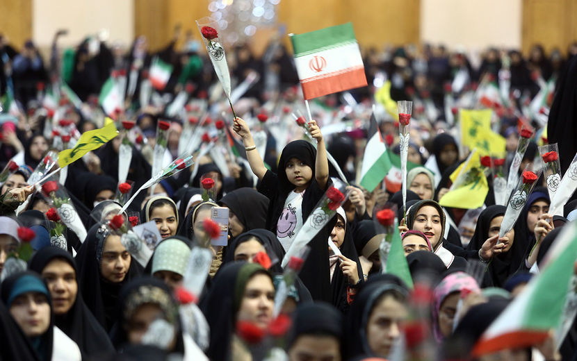 اجتماع بزرگ «عهد خواهرانه» با حضور 6 هزار دانشجوی دختر در قم