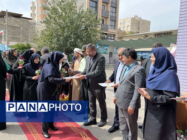 آیین نواختن زنگ مهر در آموزشگاه استثنایی ایثار ناحیه دو مشهد 