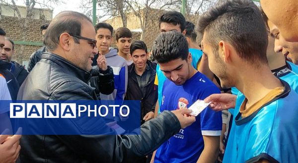 گذری بر فینال مسابقات فوتسال درون مدرسه دبیرستان شاهد ابوذر غفاری 