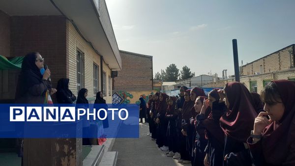 برگزاری‌ مراسم‌‌ روز اول‌ مدارس‌ و هفته‌ دفاع‌مقدس‌ در دبیرستان‌  مخدره‌ مرآتی