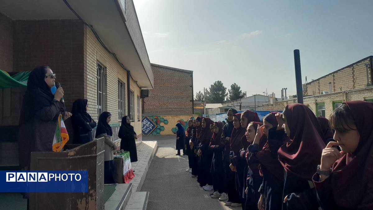 برگزاری‌ مراسم‌‌ روز اول‌ مدارس‌ و هفته‌ دفاع‌مقدس‌ در دبیرستان‌  مخدره‌ مرآتی