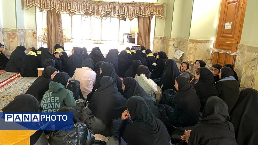 بازدید دانش آموزان دبیرستان دخترانه امید از آرامگاه شهید مدرس