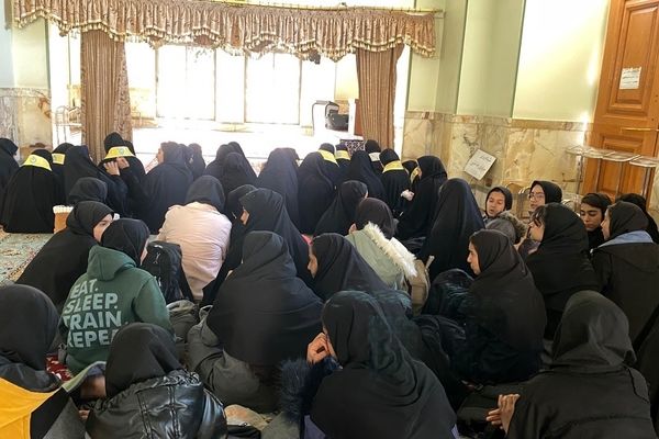 بازدید دانش آموزان دبیرستان دخترانه امید از آرامگاه شهید مدرس