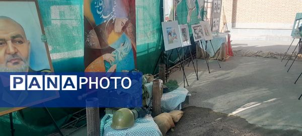 نمایش خیابانی دانش‌آموزان دختر استان البرز به مناسبت هفته دفاع مقدس 