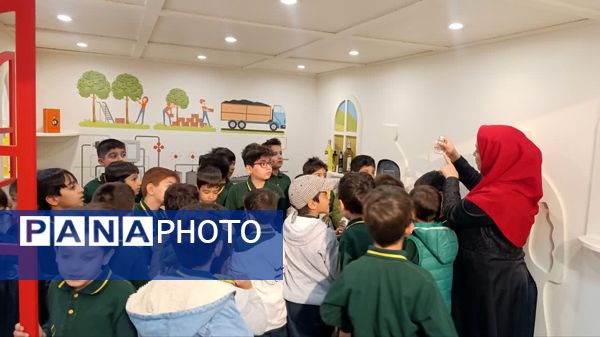 بازدید دانشآموزان دبستان پسرانه حضرت جوادالائمه (ع) از مرکز استاندارد یزد