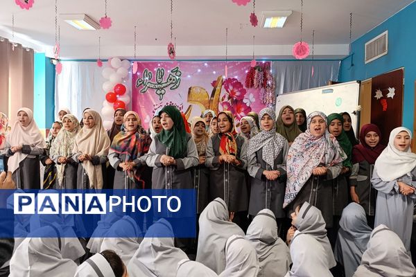 حضور دانش‌آموزان مدارس ناحیه دو شهرری در جشن ولادت حضرت فاطمه (س)