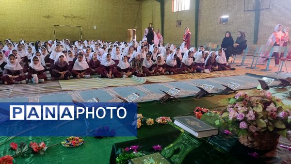 نور قرآن در ایام فاطمیه دبستان استقلال حاجی‌آباد را روشن کرد