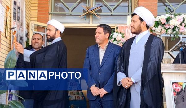 آغاز سال تحصیلی با گرامیداشت یاد و خاطره شهیدان در مدرسه فاطمیه شهرستان چاراویماق 