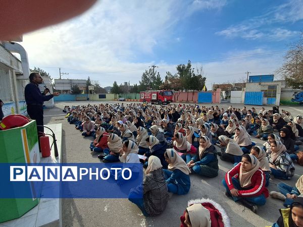 آموزش پیشگیری از مخاطرات چهارشنبه سوری در دبستان سمیه