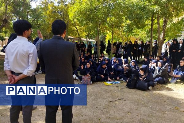 حضور دانش‌آموزان ناحیه یک شهرکرد و لاران در اردوی «طرح تمشک» 