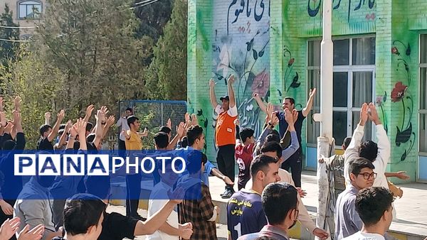 برگزاری مسابقات ورزشی دبیرستان معلم ساوجبلاغ در هفته تربیت‌بدنی
