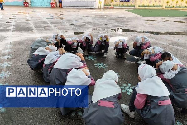 بیست و ششمین مانور زلزله و ایمنی در دبستان شهید تیمور فروغی 