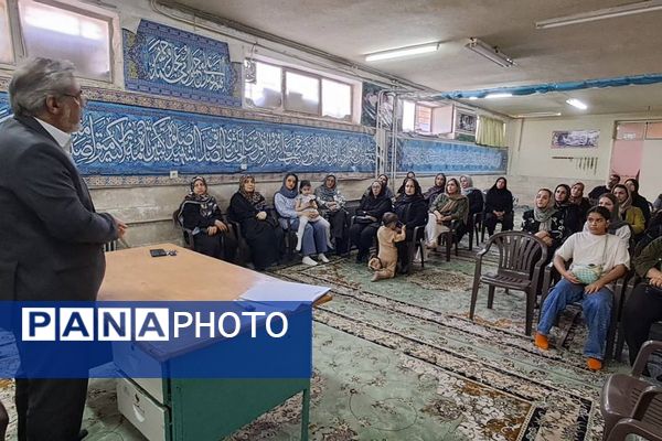جلسه توجیهی هدایت تحصیلی با حضور مشاورین تحصیلی در دبیرستان فرزانگان شهرستان قدس