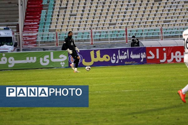 بازی تراکتور و ملوان در تبریز