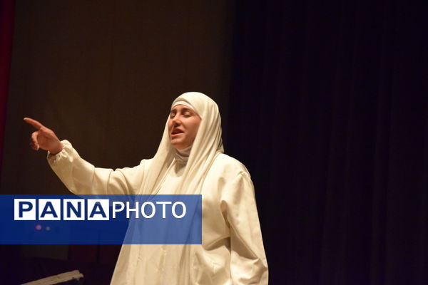 اجرای تئاتر سیاه و سفید به‌مناسبت شهادت حضرت زهرا(س) در کانون پرورش فکری کودکان و نوجوانان البرز