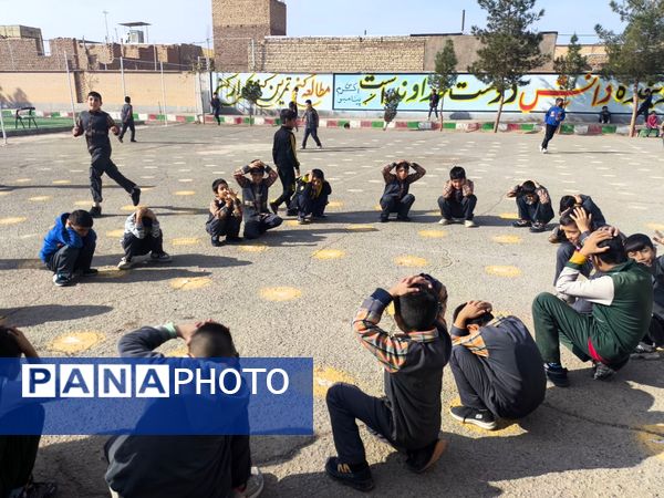 مانور زلزله در دبستان شهید پسندیده فدافن  