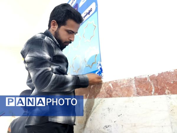 نصب تابلو خبری پانا و تقدیر از دانش آموزان فعال پرورشی  دبستان شهید پسندیده فدافن