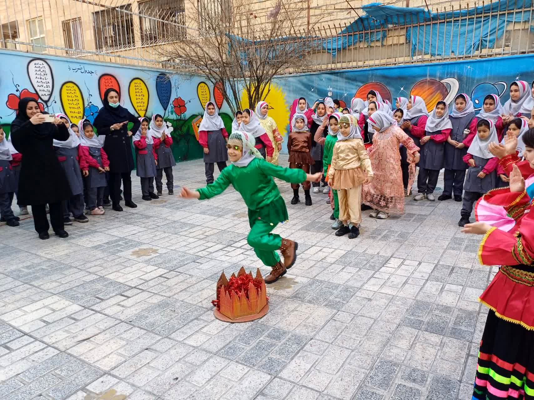 برگزاری جشن چهارشنبه سوری ایمن  در دبستان سارا شهرستان ملارد 
