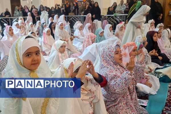 برگزاری جشن ۱۰۰۰ دانش‌آموز دختر روزه اولی در شیراز