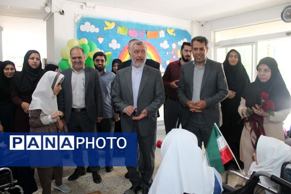 بازدید مدیرکل آموزش و پرورش استان خراسان رضوی از مدرسه خدیجه ی کبری (س) 