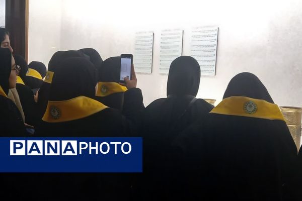 بازدید دانش آموزان پیشتاز اعزامی به مشهد از موزه حرم مطهر رضوی 