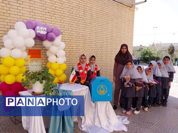 مهربانی در قاب مدرسه؛ برگزاری جشن عاطفه ها در دبستان شهید صدوقی یزد