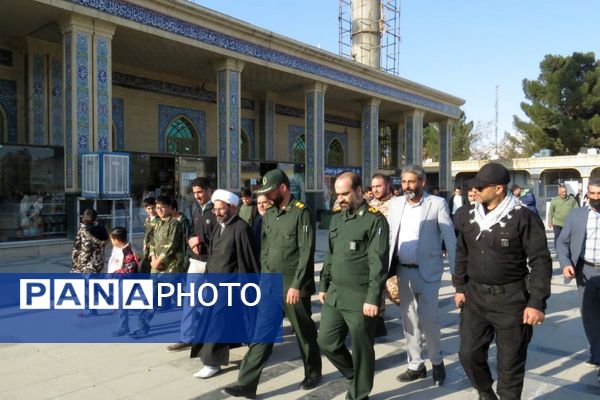 احترام به مقام شهدا با حضور فرماندهان و بسیجیان در گلزار بی‌بی سکینه(س) شهرستان ملارد