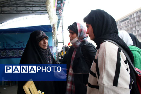 جلوه های حضور خادمان نوجوان در شادپیمایی مسجد جمکران