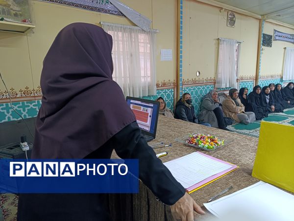 جلسه آموزش خانواده در دبیرستان میرزا جعفر سروقد مشهد مقدس 