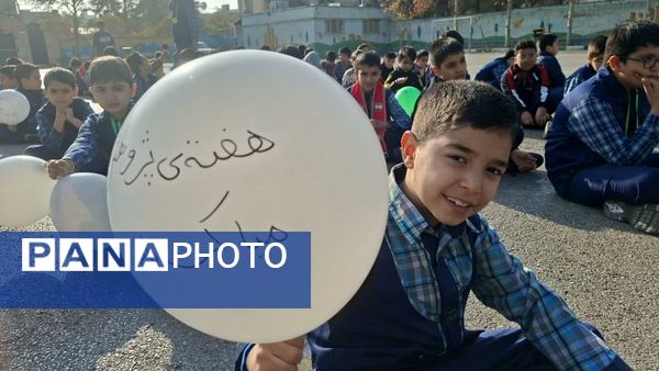 آیین نواختن زنگ پژوهش در دبستان پسرانه صدف ناحیه ۶