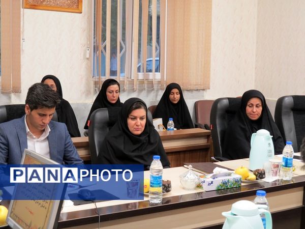 نشست معاون پیشگیری و تشخیص توانبخشی سازمان آموزش پرورش استثنایی کشور با مدیران مرکز  استان