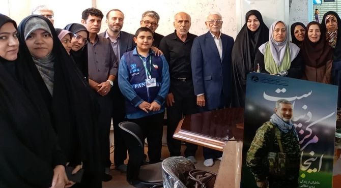 رونمایی و نقد کتاب « اینجا مرکز دنیاست» زندگینامه شهید مدافع حرم علی محمد قربانی